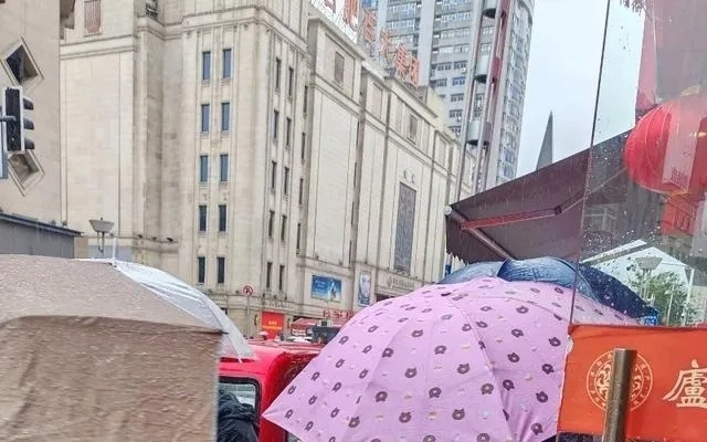 暴雨将至，上海全城备战，明后天有大到暴雨，请注意防范