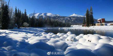 阿勒泰的天气，一半是雪，一半是光